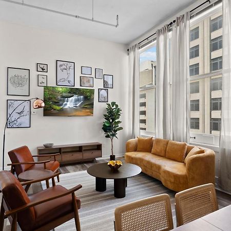Indy Metro Stay - Sleeps 8 - Skywalk Access - Monument Circle إنديانابوليس المظهر الخارجي الصورة