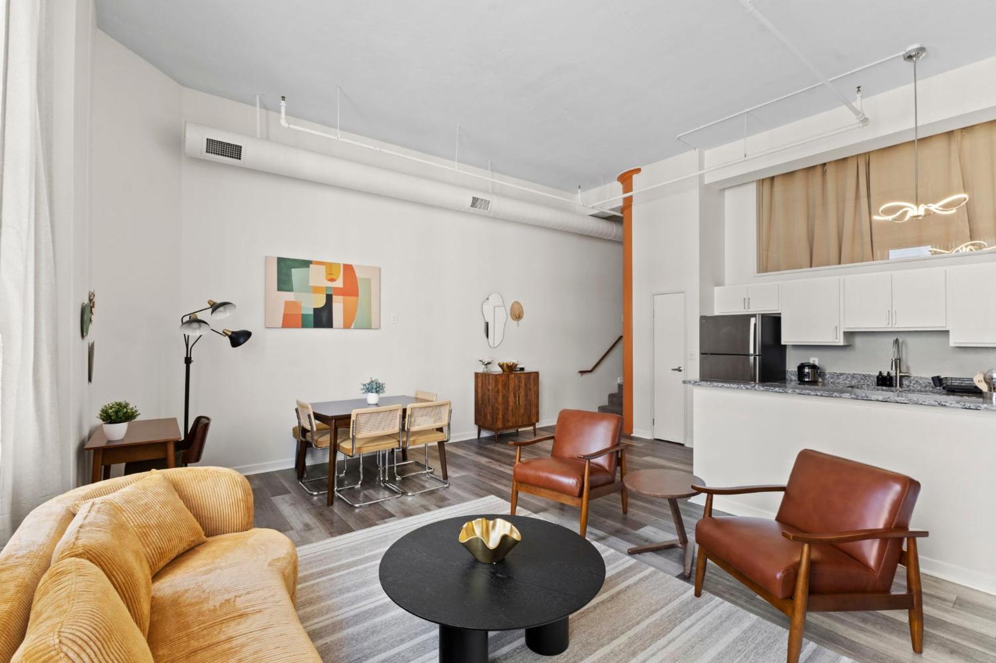Indy Metro Stay - Sleeps 8 - Skywalk Access - Monument Circle إنديانابوليس المظهر الخارجي الصورة
