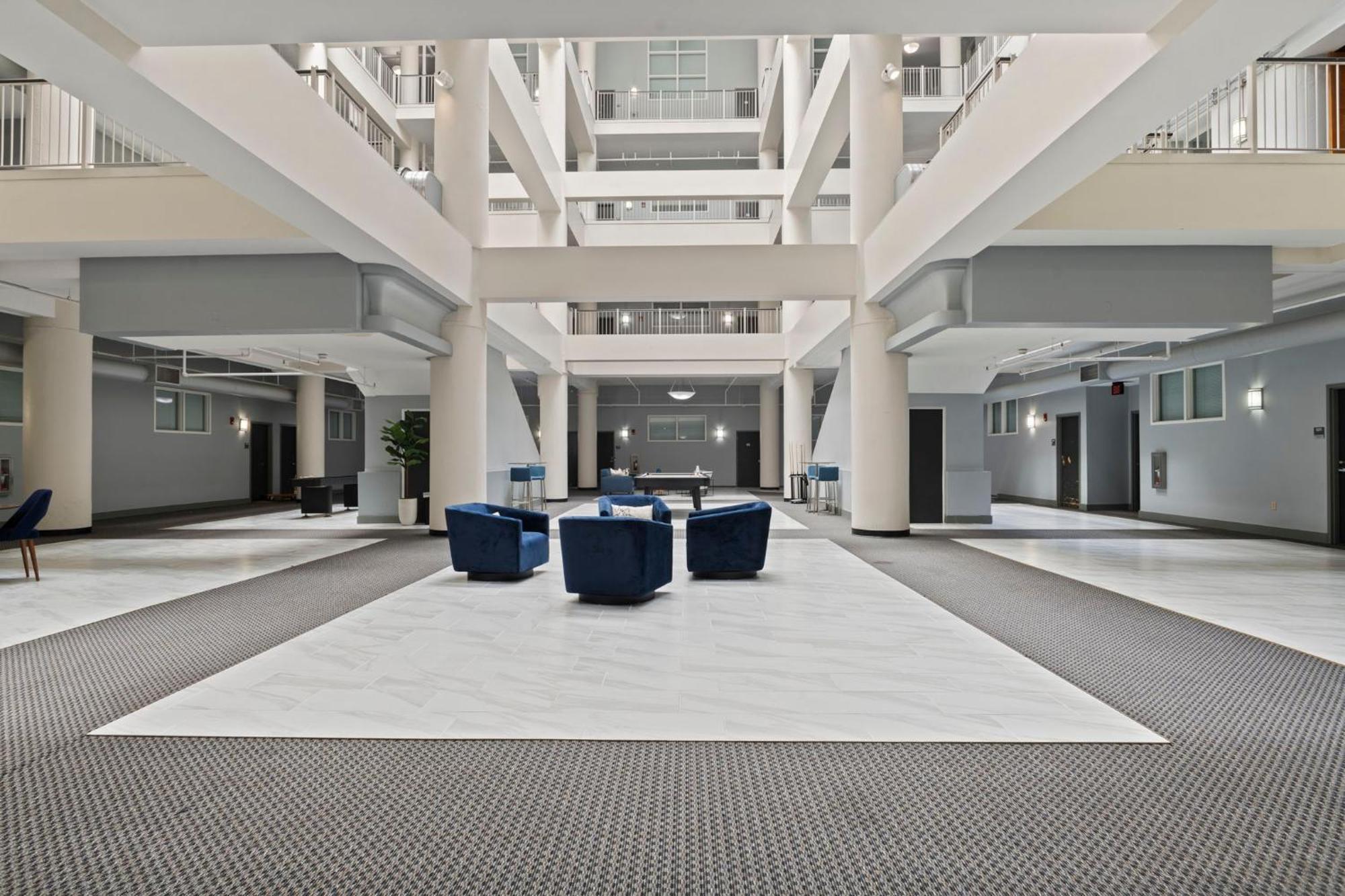 Indy Metro Stay - Sleeps 8 - Skywalk Access - Monument Circle إنديانابوليس المظهر الخارجي الصورة