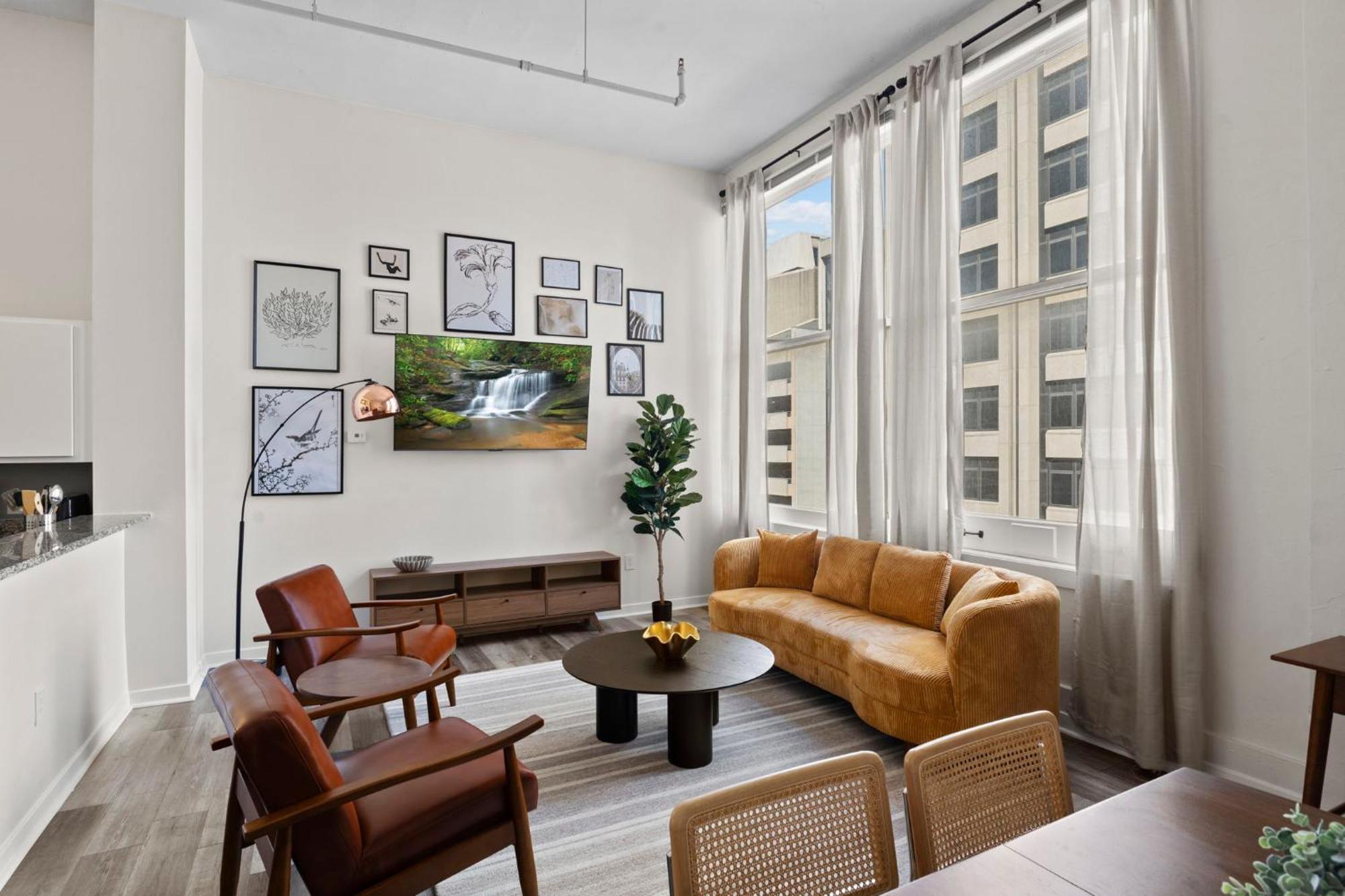 Indy Metro Stay - Sleeps 8 - Skywalk Access - Monument Circle إنديانابوليس المظهر الخارجي الصورة