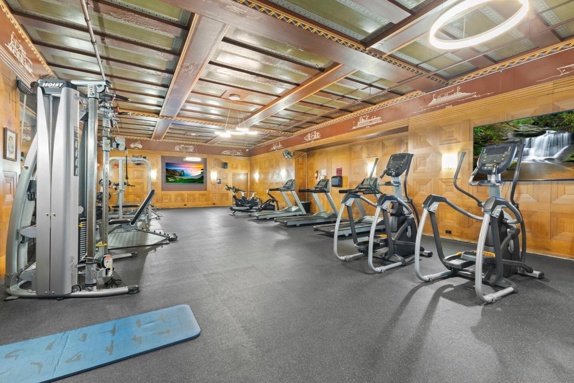 Indy Metro Stay - Sleeps 8 - Skywalk Access - Monument Circle إنديانابوليس المظهر الخارجي الصورة