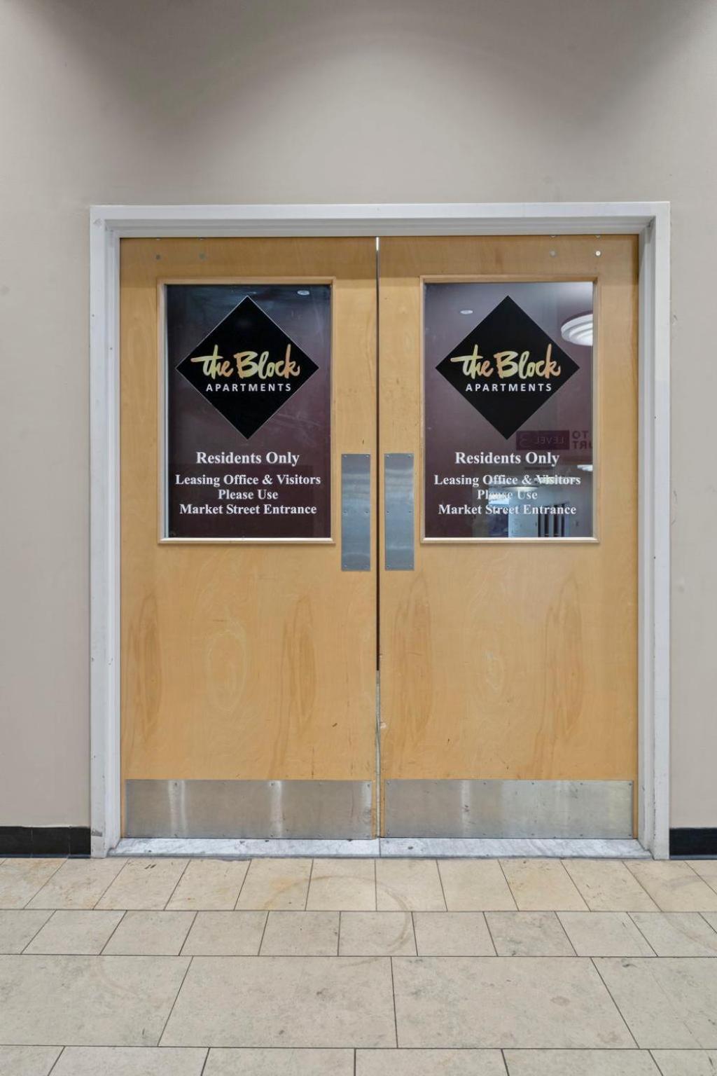 Indy Metro Stay - Sleeps 8 - Skywalk Access - Monument Circle إنديانابوليس المظهر الخارجي الصورة