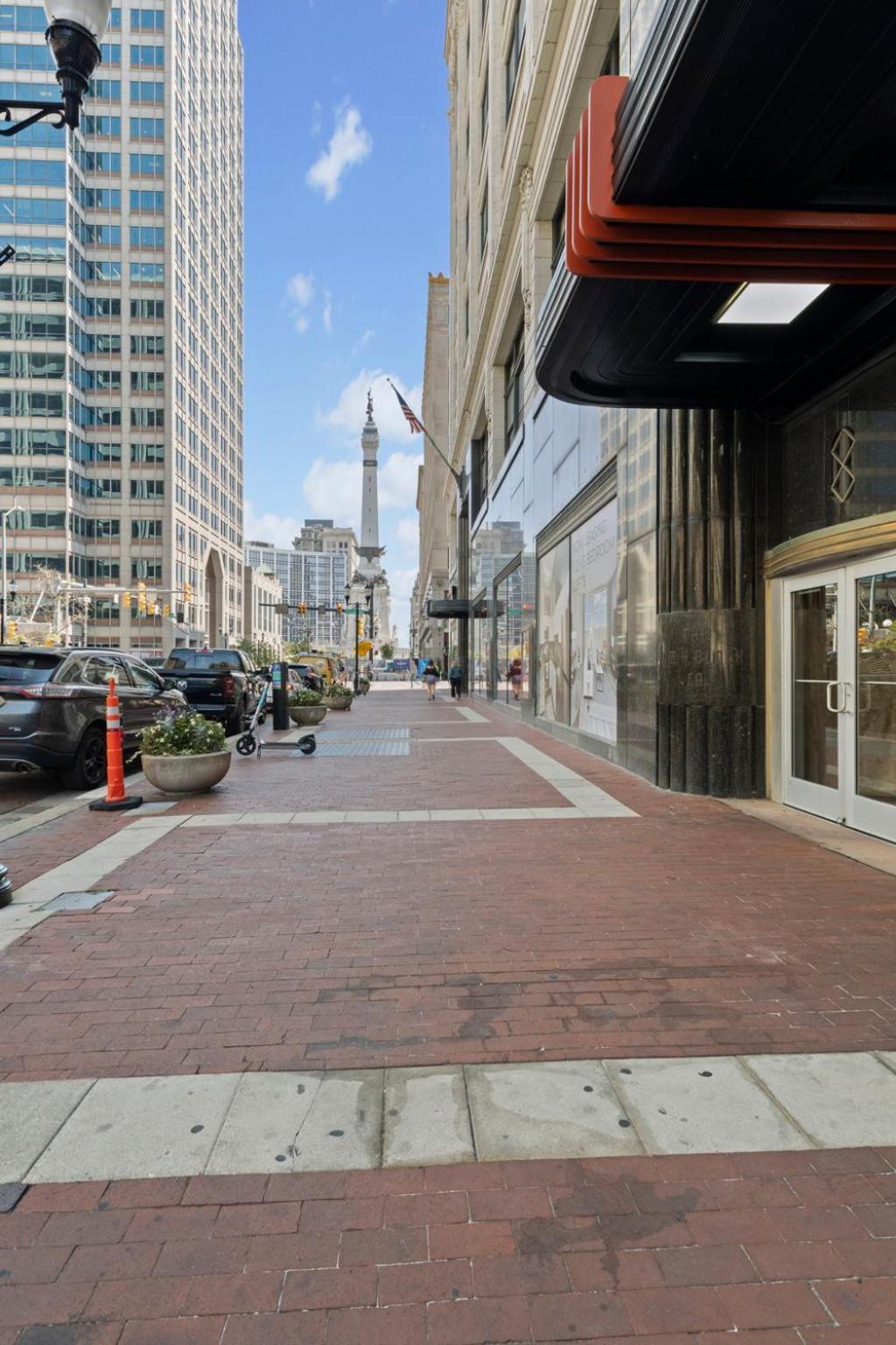 Indy Metro Stay - Sleeps 8 - Skywalk Access - Monument Circle إنديانابوليس المظهر الخارجي الصورة