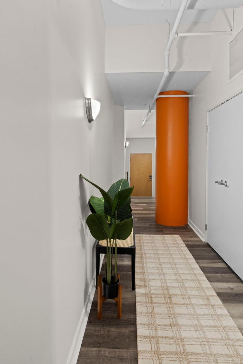 Indy Metro Stay - Sleeps 8 - Skywalk Access - Monument Circle إنديانابوليس المظهر الخارجي الصورة