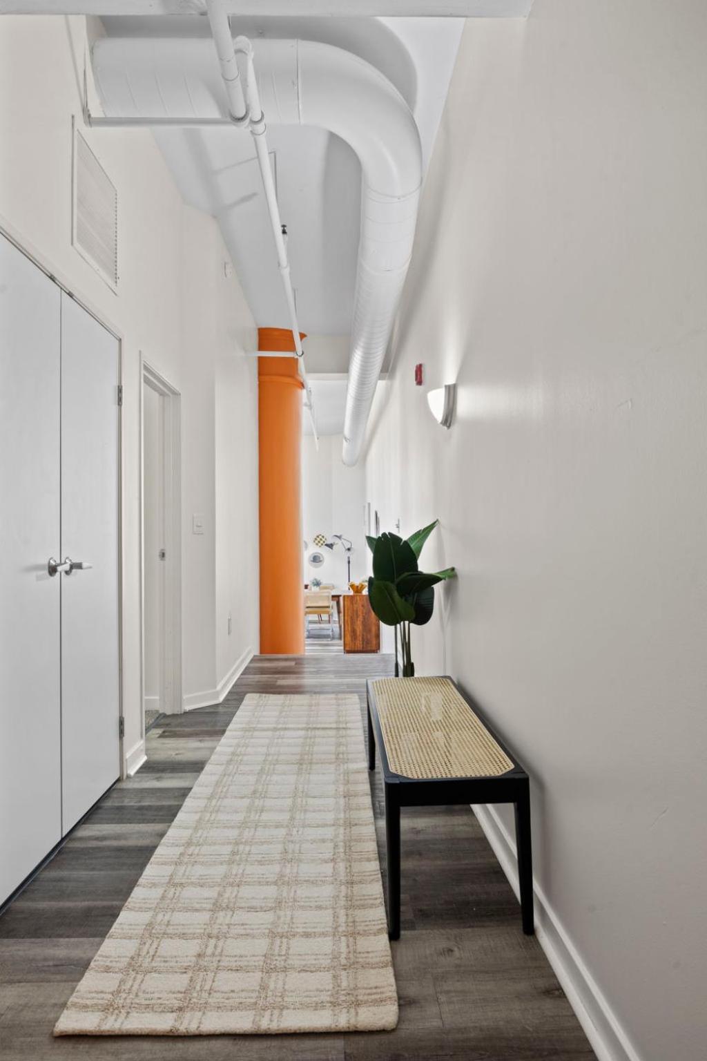 Indy Metro Stay - Sleeps 8 - Skywalk Access - Monument Circle إنديانابوليس المظهر الخارجي الصورة