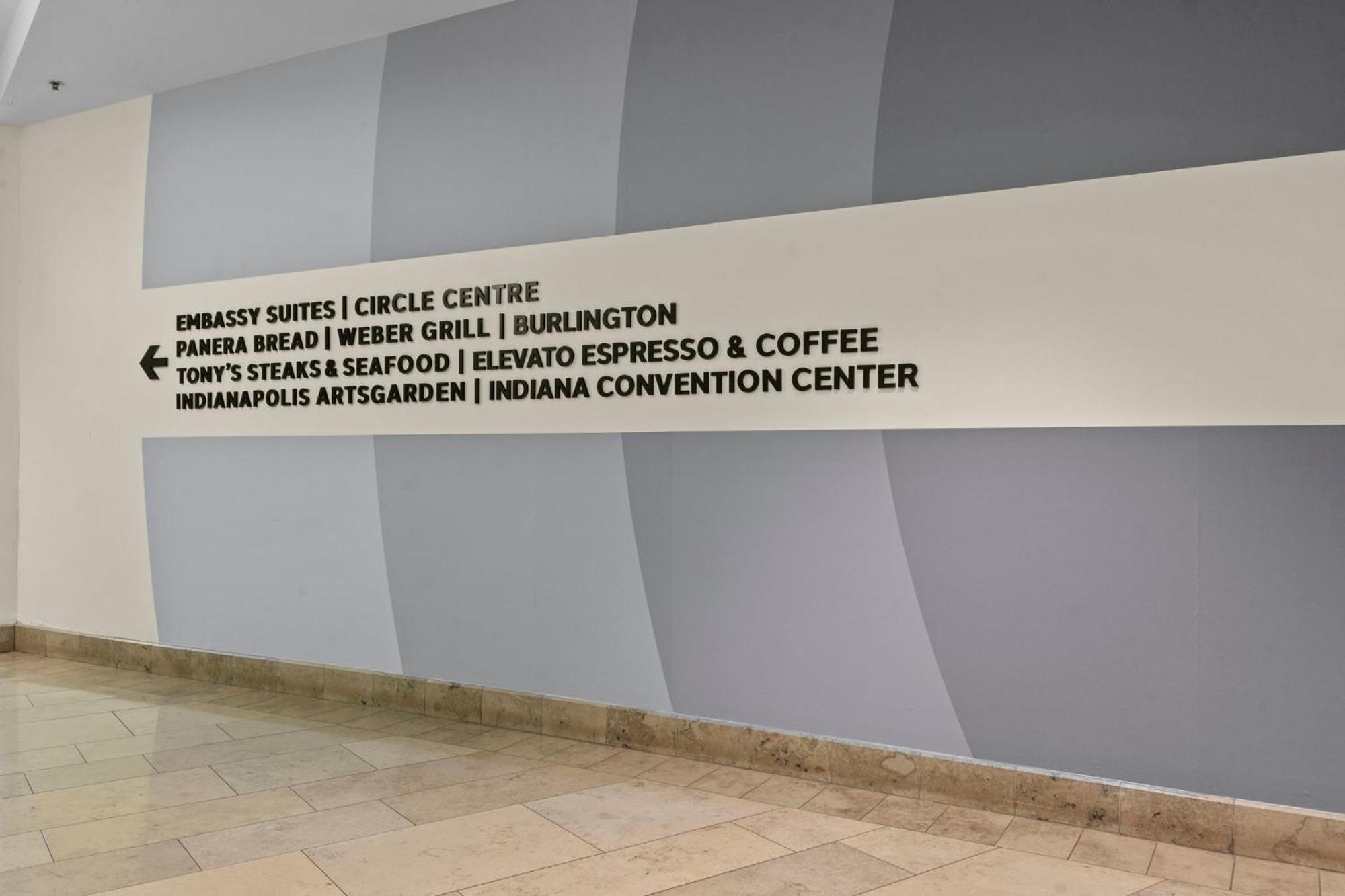 Indy Metro Stay - Sleeps 8 - Skywalk Access - Monument Circle إنديانابوليس المظهر الخارجي الصورة